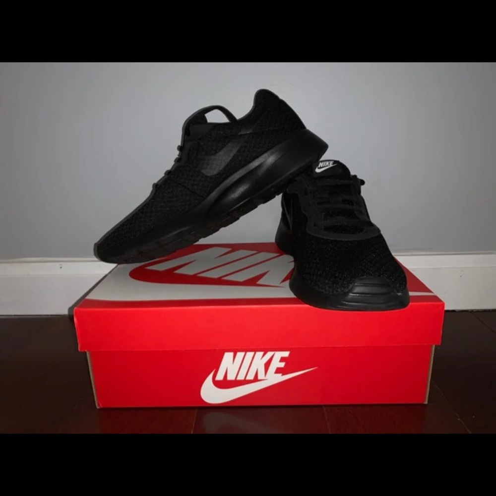 Women’s Nike ‘tanjun’ sneakers